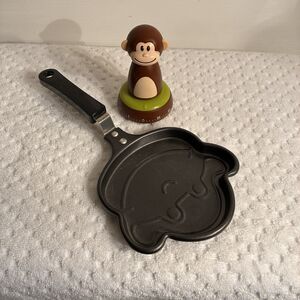 Joie Monkey Mechanical Kitchen Timer W/ Metal Monkey Pancake Skillet 4.5”x5”.